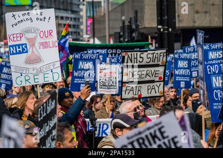 London, Großbritannien. 11. März 2023. Rette unseren NHS-protestmarsch und die Rallye startet UCLH und geht nach Westminster. Kredit: Guy Bell/Alamy Live News Stockfoto