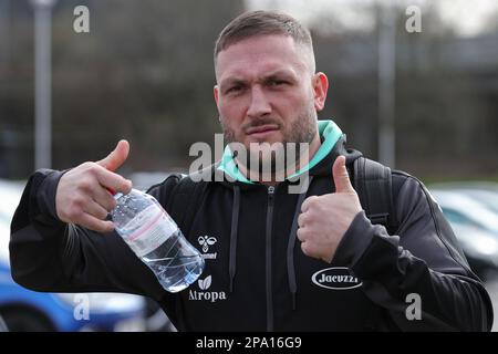 Hull, UK. 11. März 2023. Josh Griffin #23 vom Hull FC zeigt Daumen nach oben, als er vor dem Spiel der Betfred Super League Round 4 Hull FC gegen Salford Red Devils im MKM Stadium, Hull, Vereinigtes Königreich, 11. März 2023 (Foto von James Heaton/News Images) in Hull, Vereinigtes Königreich am 3/11/2023. (Foto: James Heaton/News Images/Sipa USA) Guthaben: SIPA USA/Alamy Live News Stockfoto