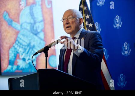 Mexiko-Stadt, Mexiko. 10. März 2023. 10. März 2023, Mexiko-Stadt, Mexiko: US-Botschafter in Mexiko, Ken Salazar, spricht während einer Briefing-Konferenz, die den Medien in der US-Botschaft angeboten wird. Am 10. März 2023 in Mexiko-Stadt, Mexiko. (Foto: Julian Lopez/Eyepix Group/Sipa USA) Guthaben: SIPA USA/Alamy Live News Stockfoto