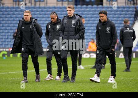 West Bromwich, Großbritannien. 11. März 2023. Spieler von Huddersfield Town besichtigen das Spielfeld vor dem Sky Bet Championship-Spiel West Bromwich Albion vs Huddersfield Town at the Hawthorns, West Bromwich, Großbritannien, 11. März 2023 (Foto von Steve Flynn/News Images) in West Bromwich, Großbritannien, am 3./11. März 2023. (Foto: Steve Flynn/News Images/Sipa USA) Guthaben: SIPA USA/Alamy Live News Stockfoto