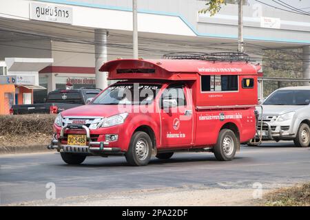 Chiangmai, Thailand - Februar 28 2023: Rotes Taxi chiang Mai. Service in der Stadt und in der Umgebung. An der Straße Nr. 1001, 8 km vom Geschäftsviertel Chiangmai entfernt. Stockfoto