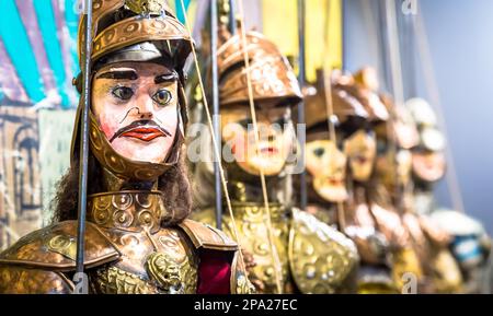 Original Pupo Siciliano (sizilianische Puppen) (Italien). Das sizilianische Marionettentheater gehört zum UNESCO-Weltkulturerbe Stockfoto