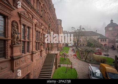 Schlosshof mit Ottheinrichsbau im Heidelberger Schloss - Heidelberg Stockfoto