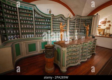 Deutsches Pharmazie-Museum im Inneren des Heidelberger Schlosses - Heidelberg Stockfoto