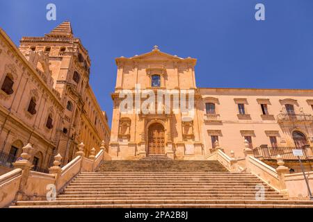 San Francesco ist eine von vielen neue Kirchen gebaut, nachdem die Stadt Noto, war praktisch durch das Erdbeben von 1693 zerstört. Barock Stil Stockfoto