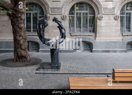 Budapest, Ungarn - 15.05.2015: Moderne Skulptur des berühmten Komponisten der klassischen Musik Franz Liszt in der Straße von Budapest Stockfoto