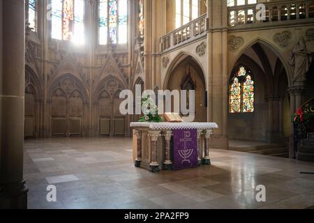 Altar in St. John Church (Johanneskirche) Interior - Stuttgart, Deutschland Stockfoto