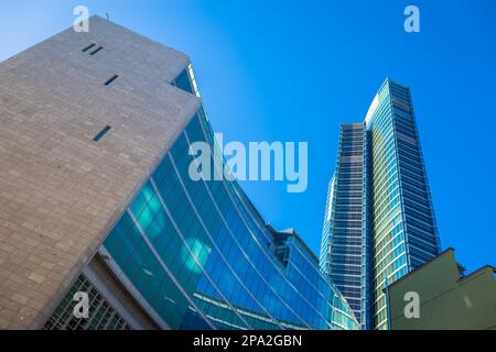 MAILAND, ITALIEN - CA. SEPTEMBER 2020: Die Lombardei (Lombardei) liegt im Zentrum von Mailand und ist einer der berühmtesten modernen Wolkenkratzer Italiens Stockfoto