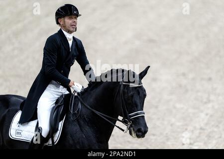 DEN BOSCH - Hans Peter Minderhoud (NED) auf Glocks Dream Boy in Aktion im Dressage kur zur Musik während der Dutch Masters Indoor Brabant Horse Show. ANP SANDER KONING netherlands Out - belgium Out Credit: ANP/Alamy Live News Stockfoto