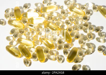 Vitamin D, Omega 3, Omega 6, Nahrungsergänzungsöl Fischöl, Vitamin A, Vitamin E, Leinsamenöl Stockfoto