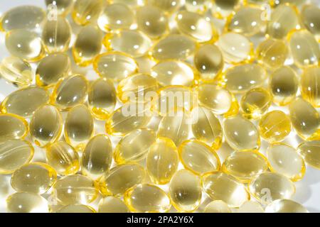 Vitamin D, Omega 3, Omega 6, Nahrungsergänzungsöl Fischöl, Vitamin A, Vitamin E, Leinsamenöl Stockfoto