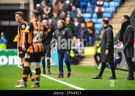 Coventry, Großbritannien. 11. März 2023. Coventry City Manager Mark Robins gibt seinem Team Anweisungen während des Sky Bet Championship-Spiels Coventry City vs Hull City in der Coventry Building Society Arena, Coventry, Großbritannien, 11. März 2023 (Foto von Ben Roberts/News Images) in Coventry, Großbritannien, am 3./11. März 2023. (Foto: Ben Roberts/News Images/Sipa USA) Guthaben: SIPA USA/Alamy Live News Stockfoto