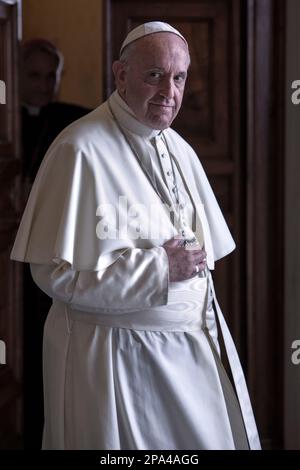 Vatikanstadt, Vatikan, 13. Oktober 2018. Papst Franziskus während einer privaten Audienz im Apostolischen Palast Stockfoto