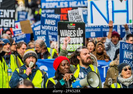London, Großbritannien. 11. März 2023. Whitehall hinunter marschieren - Sparen Sie sich unseren NHS-Protest, und die Rallye beginnt mit UCLH und geht nach Westminster. Kredit: Guy Bell/Alamy Live News Stockfoto