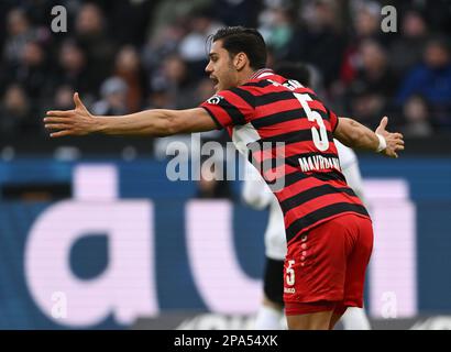 11. März 2023, Hessen, Frankfurt/Main: Fußball: Bundesliga, Eintracht Frankfurt - VfB Stuttgart, Spieltag 24 im Deutsche Bank Park. Stuttgarts Konstantinos Mavropanos in Aktion. Foto: Arne Dedert/dpa - WICHTIGER HINWEIS: Gemäß den Anforderungen der DFL Deutsche Fußball Liga und des DFB Deutscher Fußball-Bund ist es verboten, im Stadion aufgenommene Fotografien und/oder das Spiel in Form von Sequenzbildern und/oder videoähnlichen Fotoserien zu verwenden oder verwenden zu lassen. Stockfoto