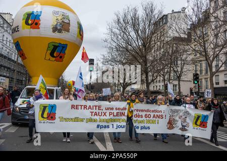 Paris, Frankreich. 11. März 2023. Demonstration im Rahmen eines landesweiten Streiks- und Protesttages 7., der von den Gewerkschaften wegen der geplanten Rentenreform einberufen wurde, am 11. März 2023 in Paris, Frankreich. Foto: Pierrick Villette/ABACAPRESS.COM Kredit: Abaca Press/Alamy Live News Stockfoto