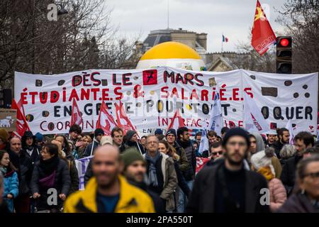 Paris, Frankreich. 11. März 2023. Demonstration im Rahmen eines landesweiten Streiks- und Protesttages 7., der von den Gewerkschaften wegen der geplanten Rentenreform einberufen wurde, am 11. März 2023 in Paris, Frankreich. Foto: Pierrick Villette/ABACAPRESS.COM Kredit: Abaca Press/Alamy Live News Stockfoto