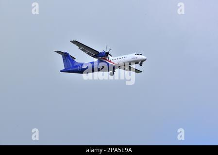 Eastern Airways ATR 72-600 G-IACY praktiziert „Touch and Go“-Manöver am Bournemouth International Airport am 7./5/22 Stockfoto