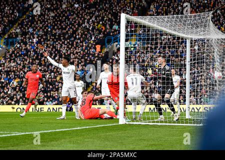 Elland Road, Leeds, Yorkshire, Großbritannien. 11. März 2023. Premier League Football, Leeds United gegen Brighton und Hove Albion; Brighton und Hove Albion erreichen ihr zweites Tor durch ein eigenes Tor von Jack Harrison von Leeds United in Minute 61. Gutschrift: Action Plus Sports/Alamy Live News Stockfoto