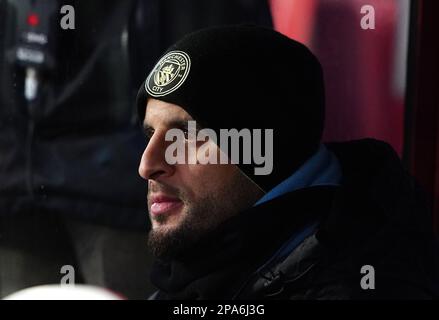 Der Kyle Walker von Manchester City sitzt vor dem Spiel der Premier League im Selhurst Park, London, auf der Bank. Foto: Samstag, 11. März 2023. Stockfoto