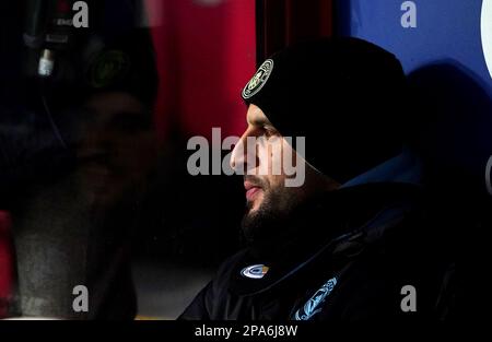 Der Kyle Walker von Manchester City sitzt vor dem Spiel der Premier League im Selhurst Park, London, auf der Bank. Foto: Samstag, 11. März 2023. Stockfoto