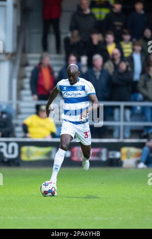 Albert Adomah von Queens Park Rangers in Aktion während des EFL Sky Bet Championship-Spiels zwischen Queens Park Rangers und Watford im Kiyan Prince Foundation Stadium, London, England, am 11. März 2023. Foto: Grant Winter. Nur redaktionelle Verwendung, Lizenz für kommerzielle Verwendung erforderlich. Keine Verwendung bei Wetten, Spielen oder Veröffentlichungen von Clubs/Ligen/Spielern. Kredit: UK Sports Pics Ltd/Alamy Live News Stockfoto