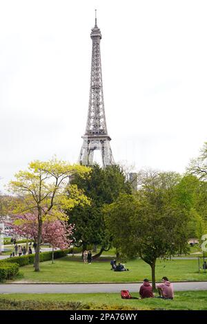 Eiffelturm von den Trocadero-Gärten aus gesehen, Paris, Frankreich Stockfoto