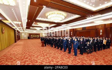 Peking, China. 11. März 2023. Mitglieder des Ständigen Ausschusses des 14. Nationalen Volkskongresses (NPC) versprechen der Verfassung in Peking, Hauptstadt Chinas, am 11. März 2023 Treue. Kredit: Xinhua/Alamy Live News Stockfoto