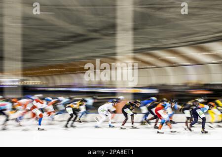 LEEUWARDEN - stimmungsvolles Bild des Pelotons, einschließlich Paulien Verhaar während der letzten Spitzenreiter des Marathon Cup. ANP VINCENT JANNINK Stockfoto