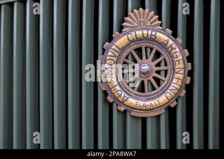 1936 Ford Model 68 Cabriolet, ausgestellt auf der Ford-Versammlung, die am 26. Februar 2023 im Bicester Heritage Centre stattfand. Stockfoto