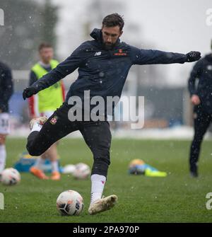 Wrexham, Wrexham County Borough, Wales. 11. März 2023 Wrexham's Ollie Palmer wärmt sich auf, während der Wrexham Association Football Club V Southend United Football Club auf dem Rennplatz in der Vanarama National League spielt. (Bild: ©Cody Froggatt/Alamy Live News) Stockfoto