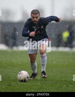 Wrexham, Wrexham County Borough, Wales. 11. März 2023 Wrexhams Elliot Lee wärmt sich auf, während der Wrexham Association Football Club V Southend United Football Club auf dem Rennplatz in der Vanarama National League spielt. (Bild: ©Cody Froggatt/Alamy Live News) Stockfoto