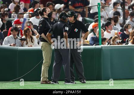 Tokio, Japan. 11. März 2023. Schiedsrichter Baseball : 2023 World Baseball Classic First Round Pool B Spiel zwischen Tschechien und Japan im Tokyo Dome in Tokio, Japan . Kredit: CTK Photo/AFLO/Alamy Live News Stockfoto