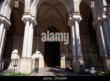 Eingang der katholischen Kirche Saint Louis des Chartrons in Bordeaux, Frankreich Stockfoto