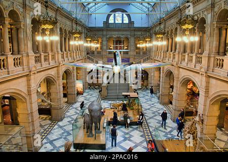 Glasgow, Schottland, Großbritannien 11. März 2023. Kelvingrove Art Gallery and Museum sah eine große Menschenmenge für sein Samstagsaufführung, als die Einheimischen bei kaltem Wetter ins Haus gingen, lebhafte und belebende Galerien, Credit Gerard Ferry/Alamy Live News Stockfoto