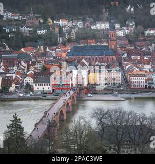 Die Alte Brücke und Heiliggeistkirche Heidelberg aus der Vogelperspektive Stockfoto