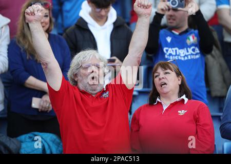 Rom, . 11. März 2023. Rom, Italien, 11.03.2023: Wales-Fans auf dem Stand vor dem Rugby-Spiel der sechs-Nationen-Meisterschaft von Guinness 2023 zwischen Italien und Wales im Olympiastadion in Rom in der 3. Runde. Kredit: Unabhängige Fotoagentur/Alamy Live News Stockfoto