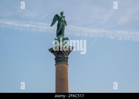 Concordia-Statue auf der Jubiläumssäule am Schlossplatz - Stuttgart Stockfoto