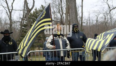 Wadsworth, Usa. 11. März 2023. Mitglieder der Proud Boys protestieren am Samstag, den 11. März 2023, gegen die Drag Queen Story Hour in Wadsworth, Ohio. Foto: Aaron Josefczyk/UPI Credit: UPI/Alamy Live News Stockfoto