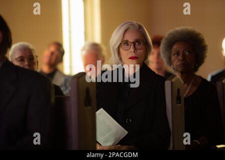 VERÖFFENTLICHUNGSDATUM: 8. Januar 2023. TITEL: Moving Moving Next. STUDIO: Sehenswürdigkeiten am Straßenrand. DIREKTOR: Paul Weitz. ZWEI alte Freunde versammeln sich bei einer Beerdigung und beschließen, sich an dem Witwer zu rächen, der sie Jahrzehnte zuvor verarscht hat. MIT JANE FONDA als Claire. (Kreditbild: © Sehenswürdigkeiten/Unterhaltung Bilder/ZUMAPRESS.com) NUR REDAKTIONELLE VERWENDUNG! Nicht für den kommerziellen GEBRAUCH! Stockfoto