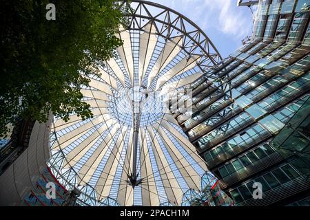 Die moderne Architektur des Sony Centers in Berlin Stockfoto