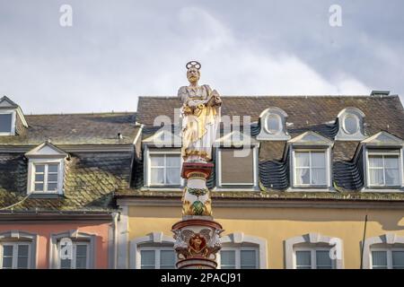 Petersbrunnen am Hauptmarkt - Trier, Deutschland Stockfoto