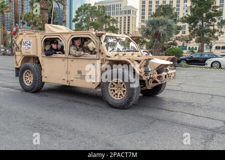 2023 BFGoodrich Tires Mint 400 startet das Rennwochenende mit einer Fahrzeugparade auf dem Las Vegas Strip. Stockfoto