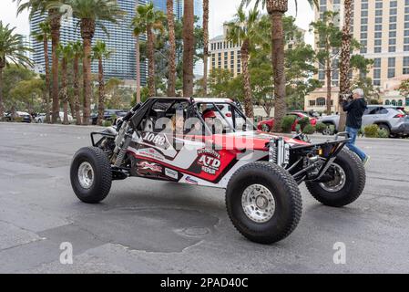 2023 BFGoodrich Tires Mint 400 startet das Rennwochenende mit einer Fahrzeugparade auf dem Las Vegas Strip. Stockfoto