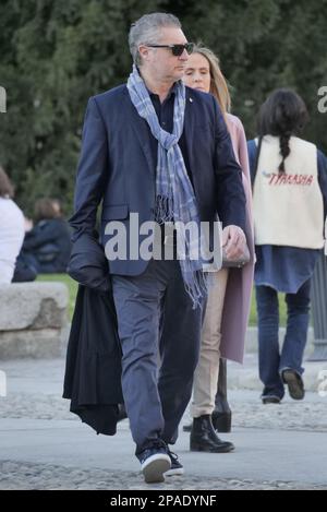 Mailand, Italien. 12. März 2023. Daniele Massaro und seine Frau Carla auf den Straßen von Mailand Credit: Independent Photo Agency/Alamy Live News Stockfoto