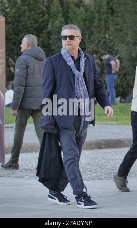 Mailand, Italien. 12. März 2023. Daniele Massaro und seine Frau Carla auf den Straßen von Mailand Credit: Independent Photo Agency/Alamy Live News Stockfoto