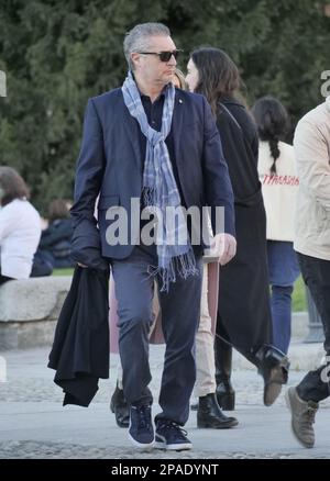 Mailand, Italien. 12. März 2023. Daniele Massaro und seine Frau Carla auf den Straßen von Mailand Credit: Independent Photo Agency/Alamy Live News Stockfoto