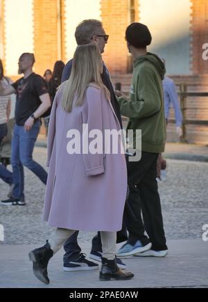 Mailand, Italien. 12. März 2023. Daniele Massaro und seine Frau Carla auf den Straßen von Mailand Credit: Independent Photo Agency/Alamy Live News Stockfoto