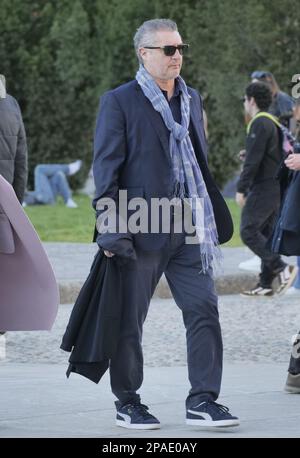 Mailand, Italien. 12. März 2023. Daniele Massaro und seine Frau Carla auf den Straßen von Mailand Credit: Independent Photo Agency/Alamy Live News Stockfoto