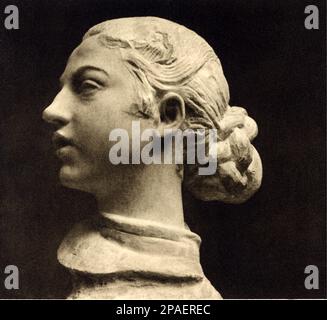 Der italienische Bildhauer ENRICO BUTTI ( 1847 - 1932 ) , die Skulptur SANDRINA - ARTS - ARTE - ART NOUVEAU VISUAL ARTS - ARTI VISIVE - ARTI PLASTICHE - SCULTORE - SCULTURA - SKULPTUR - Profil - profilo - Chignon - STATUA --- ARCHIVIO GBB Stockfoto